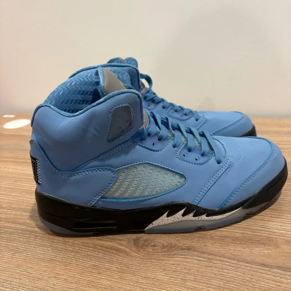 Jordan Retro 5 SE University Blue Sneakers Mens Blue size 9 DV1310-401 UNC